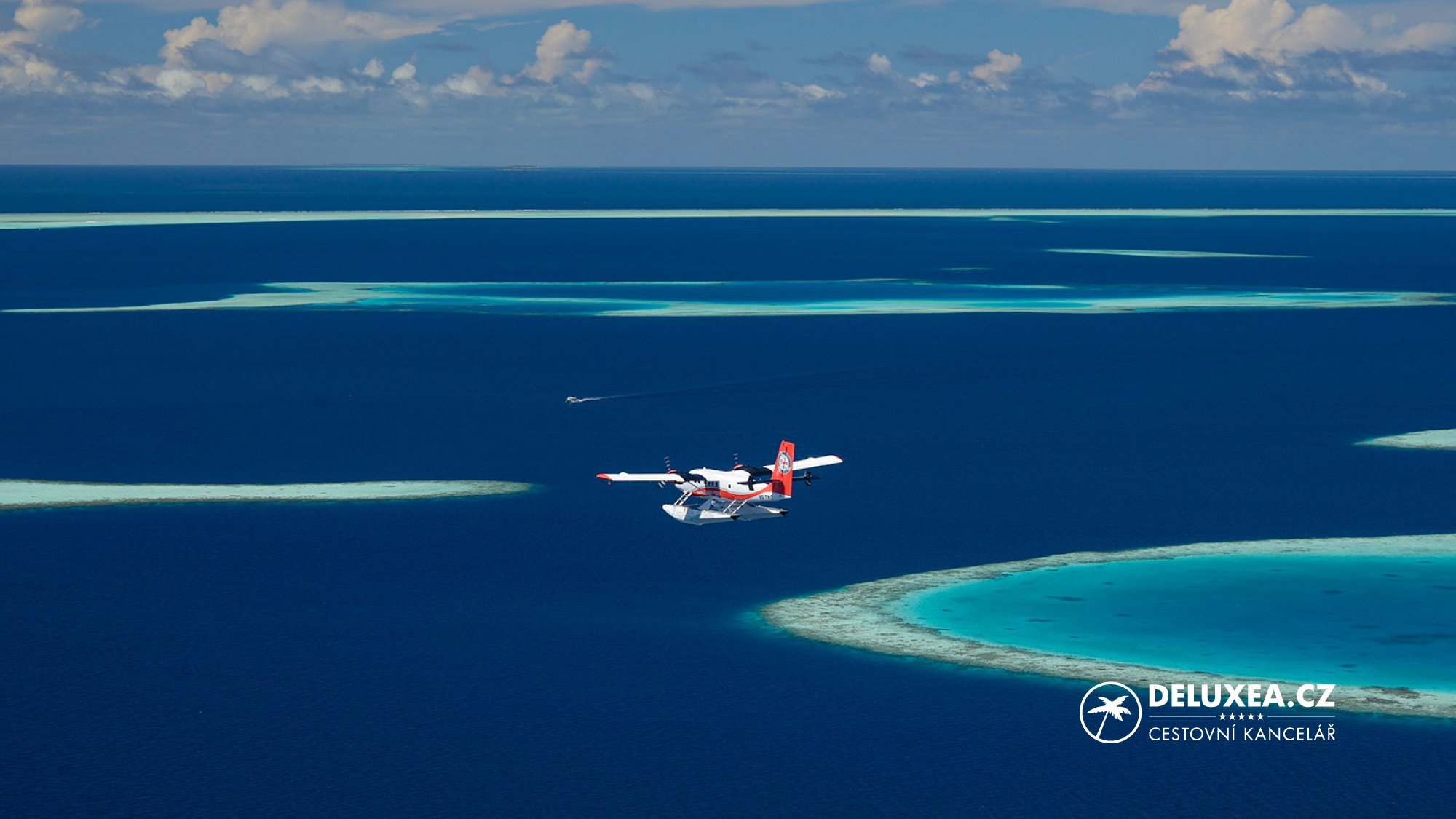 Самолет летающий по воде. Гидроплан Мальдивы. Гидросамолет Мале. Мальдивы Атолл вид из самолета. Мальдивские авиалинии гидросамолеты.
