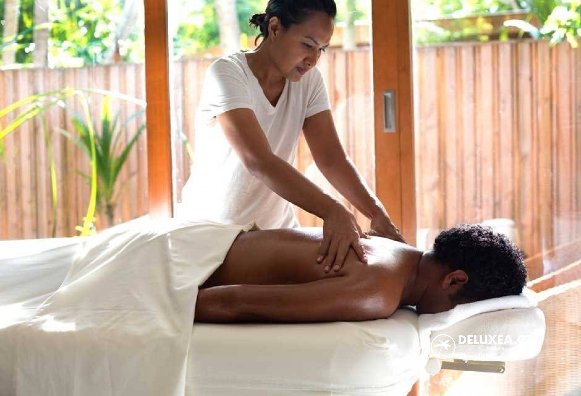 Massage 8. Тантра массаж. Массаж на Мальдивах. Spa Maldives, массаж. Тантра это в отеле.