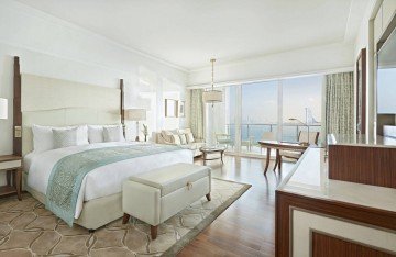 King Deluxe Room with Palm Sea View / with Skyline View
